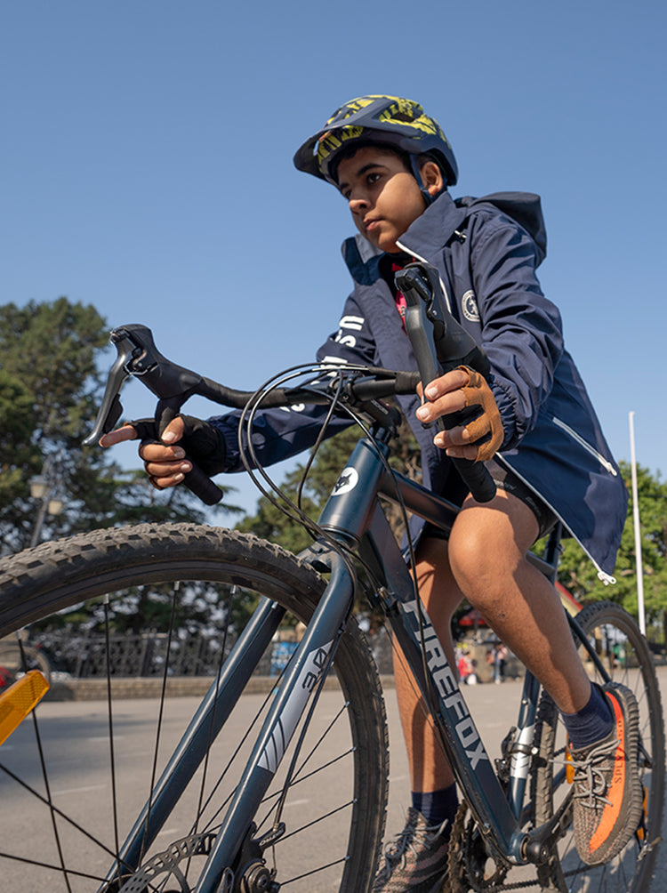 I ride around the city a lot, and this bike makes every trip smooth. traffic, flyovers, all of it. Even after hours of riding, it still feels effortless and easy to handle.